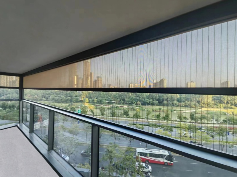 Ultra wide windproof roller blind 
